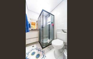 Imagem: O apartamento possui 3 Dormitórios, 1 Banheiro, 1 Vaga na garagem