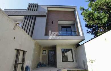 Imagem: A casa possui 3 Dormitórios, 4 Banheiros, 2 Vagas na garagem