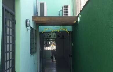 Imagem: O depósito possui 2 Vagas na garagem, 240m² de Área e está