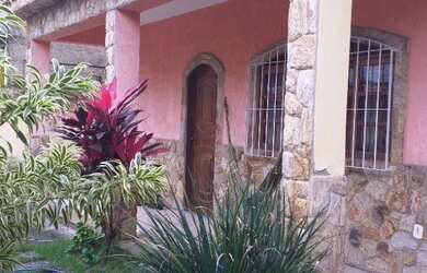 Imagem: A casa possui 2 Dormitórios, 2 Banheiros, 3 Vagas na garagem