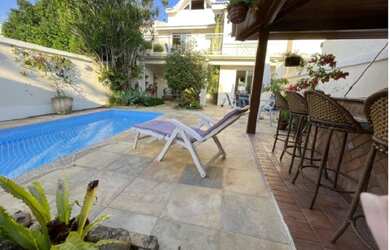 Imagem: A casa em condomínio possui 5 Dormitórios, 4 Banheiros, 4