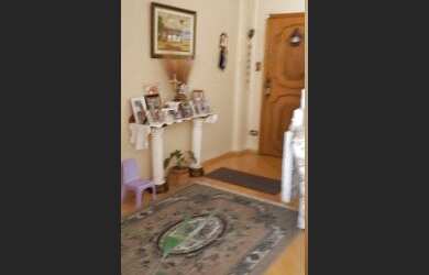 Imagem: O apartamento possui 3 Dormitórios, 1 Banheiro, 1 Vaga na garagem