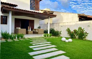 Imagem: A casa possui 4 Dormitórios, 5 Banheiros, 2 Vagas na garagem