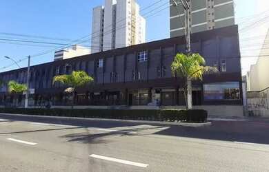 Imagem: O depósito possui 5 Vagas na garagem e 620m² de Área e está