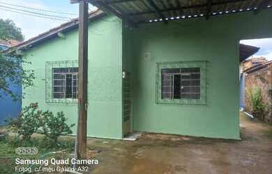 Imagem: A casa possui 2 Dormitórios, 2 Banheiros, 3 Vagas na garagem