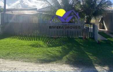 Imagem: A casa possui 4 Dormitórios, 2 Banheiros, 2 Vagas na garagem