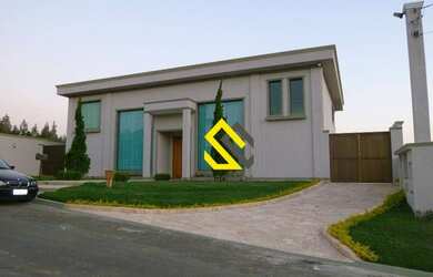 Imagem: A casa em condomínio possui 5 Dormitórios, 5 Banheiros, 5