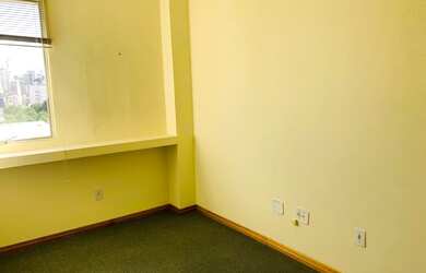 Imagem 6: Conjunto com três salas em esquina, na Itaqui com a João Abott