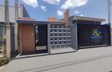 Imagem: A casa possui 2 Dormitórios, 1 Banheiro, 2 Vagas na garagem