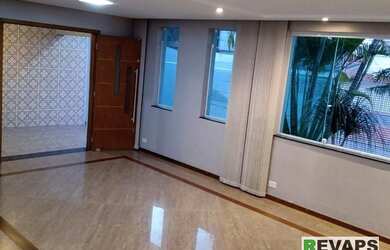 Imagem: A casa possui 4 Dormitórios, 4 Banheiros, 250m² de Área e