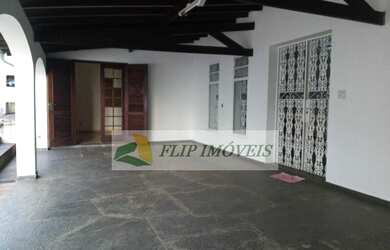 Imagem: A casa possui 3 Dormitórios, 4 Banheiros, 4 Vagas na garagem