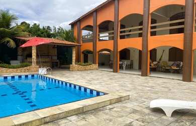 Imagem: A casa possui 3 Dormitórios, 5 Vagas na garagem e está localizado