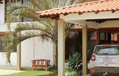 Imagem: A casa em condomínio possui 4 Dormitórios, 5 Banheiros, 4