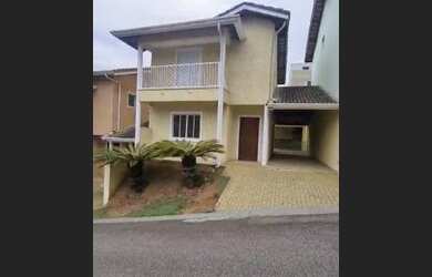 Imagem: A casa possui 3 Dormitórios, 3 Banheiros, 3 Vagas na garagem