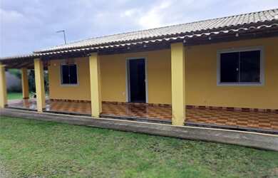 Imagem: A casa possui 2 Dormitórios, 2 Banheiros, 4 Vagas na garagem