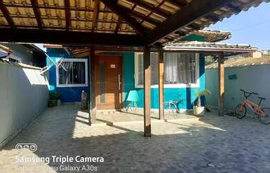 Imagem: A casa possui 2 Dormitórios, 2 Banheiros, 2 Vagas na garagem