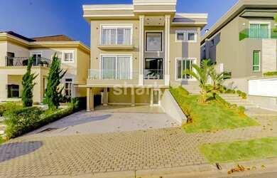 Imagem: A casa em condomínio possui 4 Dormitórios, 5 Banheiros, 2