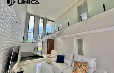 Imagem: A casa em condomínio possui 4 Dormitórios, 1 Banheiro, 2 Vagas