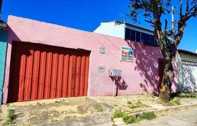 Imagem: A casa possui 3 Dormitórios, 1 Banheiro, 1 Vaga na garagem