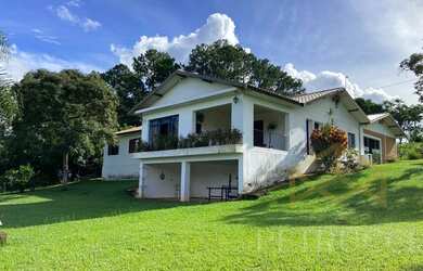 Imagem: A chácara possui 400m² de Área e está localizado em Garça