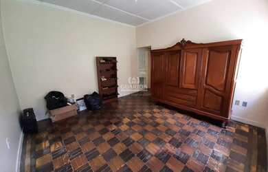 Imagem 12: Casa no bairro Petrópolis. Terreno de 11 metros de frente por 47 metros...