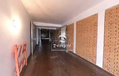 Imagem: A casa possui 4 Dormitórios, 5 Banheiros, 5 Vagas na garagem