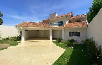 Imagem: A casa possui 1 Dormitório, 2 Banheiros, 4 Vagas na garagem