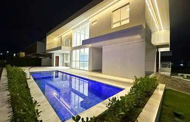 Imagem: A casa em condomínio possui 5 Dormitórios, 5 Banheiros, 4