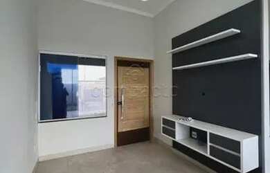 Imagem: A casa possui 2 Dormitórios, 2 Banheiros, 2 Vagas na garagem