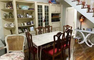 Imagem: A casa possui 3 Dormitórios, 4 Banheiros, 2 Vagas na garagem