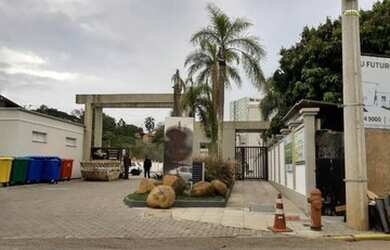 Imagem: O apartamento e possui 2 Dormitórios, Suítes, 1 Banheiro