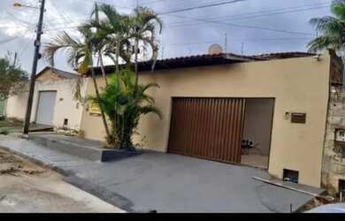 Imagem: A casa possui 3 Dormitórios, 2 Banheiros, 2 Vagas na garagem