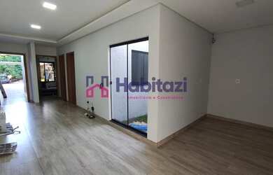 Imagem: A casa possui 3 Dormitórios, 2 Banheiros, 3 Vagas na garagem