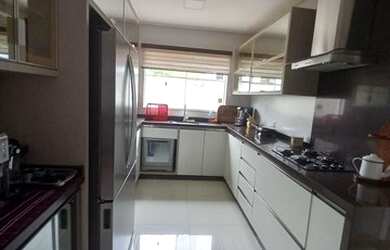 Imagem: A casa em condomínio possui 3 Dormitórios, 4 Banheiros, 4