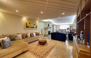 Imagem: O apartamento possui 4 Dormitórios, 5 Banheiros, 2 Vagas na