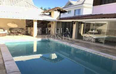 Imagem: A casa em condomínio possui 4 Dormitórios, 4 Banheiros, 4