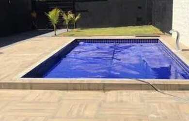 Imagem: A casa possui 1 Dormitório, 2 Banheiros, 5 Vagas na garagem