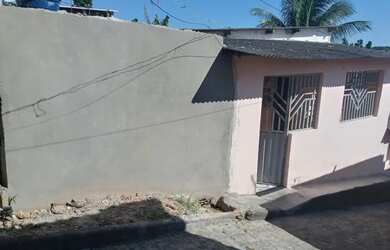 Imagem: A casa possui 2 Dormitórios, 1 Banheiro, 1 Vaga na garagem