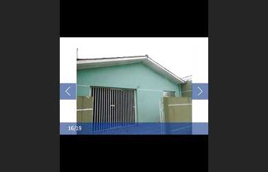 Imagem: A casa possui 3 Dormitórios, 2 Banheiros, 1 Vaga na garagem