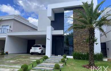 Imagem: A casa possui 2 Dormitórios, 1 Banheiro, 2 Vagas na garagem