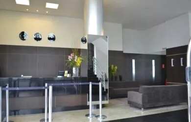 Imagem: O apartamento possui 1 Dormitório, 1 Banheiro, 1 Vaga na garagem