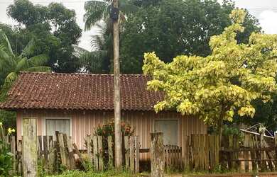 Imagem: A casa possui 2 Dormitórios, 1 Banheiro e está localizado