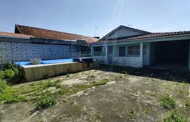 Imagem: A casa possui 2 Dormitórios, 2 Banheiros, 5 Vagas na garagem