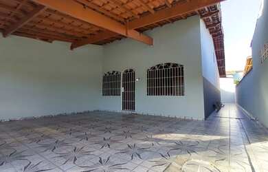 Imagem: A casa possui 2 Dormitórios, 1 Banheiro, 3 Vagas na garagem