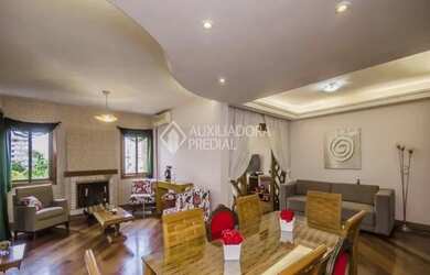 Imagem: O apartamento possui 3 Dormitórios, 1 Banheiro, 3 Vagas na