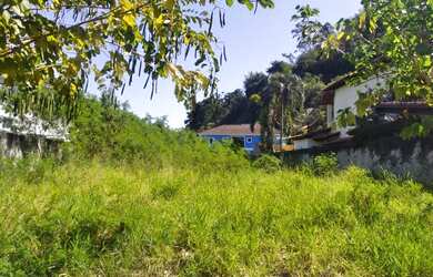 Imagem 6: maravilhoso terreno em rua fechada, com lindas casas na vizinhança