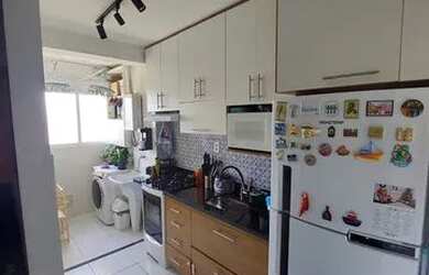 Imagem: O apartamento possui 2 Dormitórios, 1 Banheiro, 1 Vaga na garagem