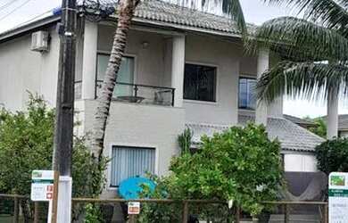 Imagem: A casa em condomínio possui 4 Dormitórios, 4 Banheiros, 200m²