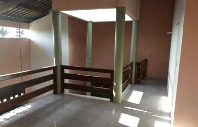 Imagem: A casa possui 4 Dormitórios, 4 Banheiros, 2 Vagas na garagem