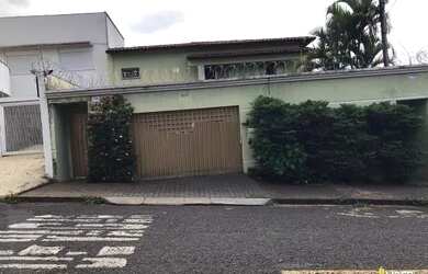 Imagem: A casa possui 3 Dormitórios, 4 Banheiros, 4 Vagas na garagem